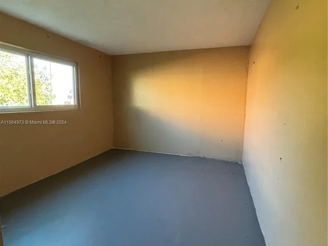 4580 NW 42nd St, Lauderdale Lakes FL 33319