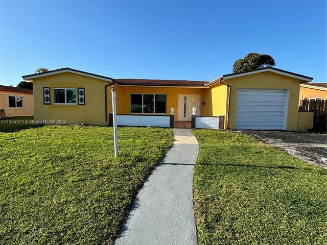 4580 NW 42nd St, Lauderdale Lakes FL 33319