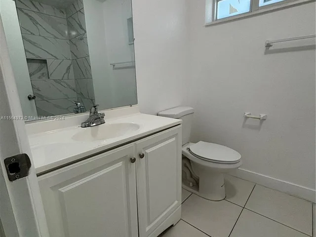 4580 NW 42nd St, Lauderdale Lakes FL 33319