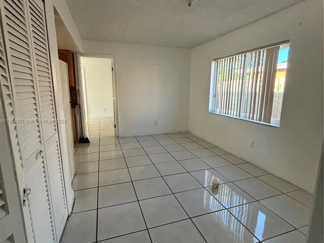 4580 NW 42nd St, Lauderdale Lakes FL 33319