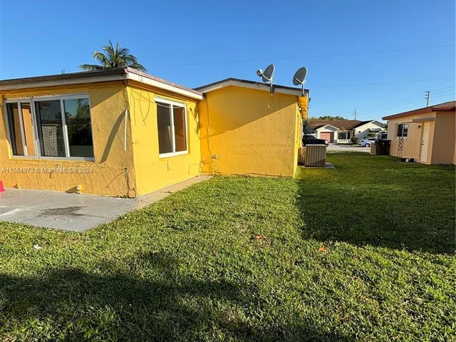 4580 NW 42nd St, Lauderdale Lakes FL 33319