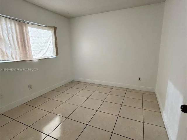 4580 NW 42nd St, Lauderdale Lakes FL 33319