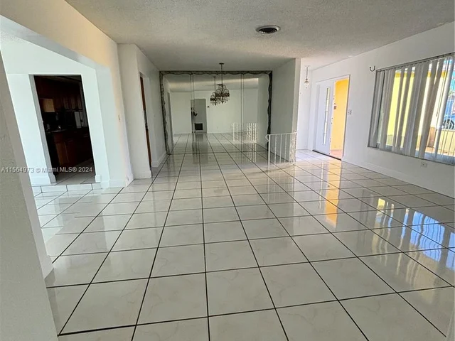 4580 NW 42nd St, Lauderdale Lakes FL 33319
