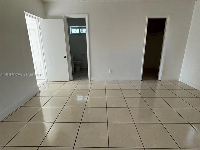 4580 NW 42nd St, Lauderdale Lakes FL 33319