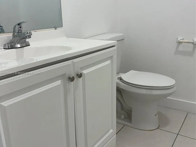 4580 NW 42nd St, Lauderdale Lakes FL 33319