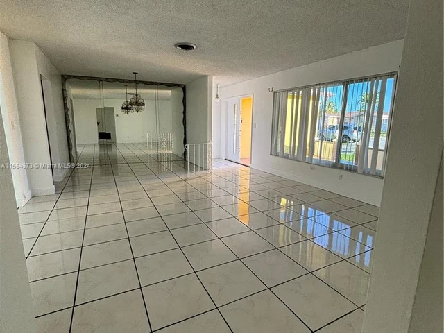 4580 NW 42nd St, Lauderdale Lakes FL 33319