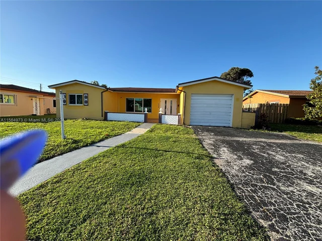 4580 NW 42nd St, Lauderdale Lakes FL 33319