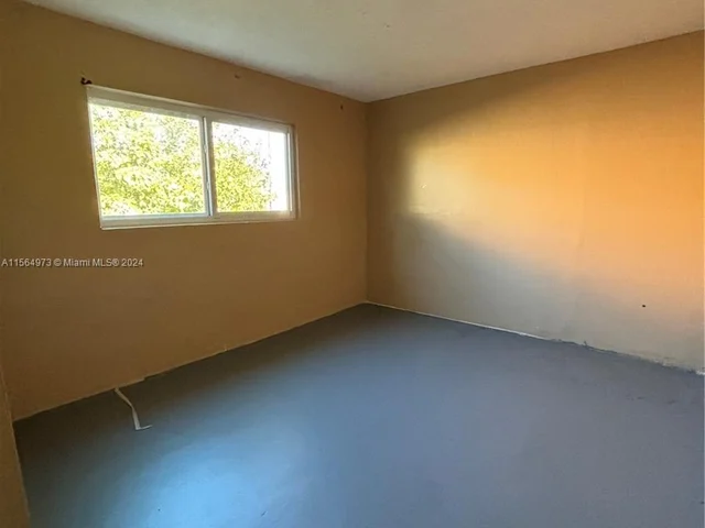 4580 NW 42nd St, Lauderdale Lakes FL 33319