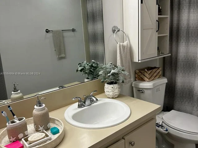 7220 NW 179th St # 111, Hialeah FL 33015