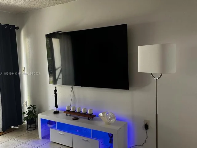 7220 NW 179th St # 111, Hialeah FL 33015