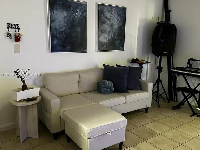 7220 NW 179th St # 111, Hialeah FL 33015