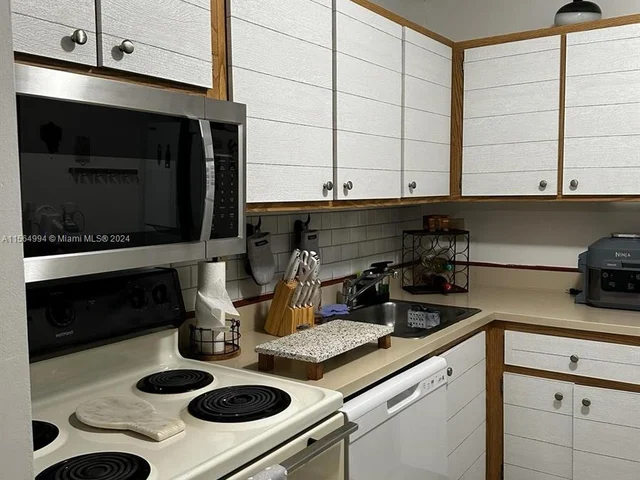 7220 NW 179th St # 111, Hialeah FL 33015