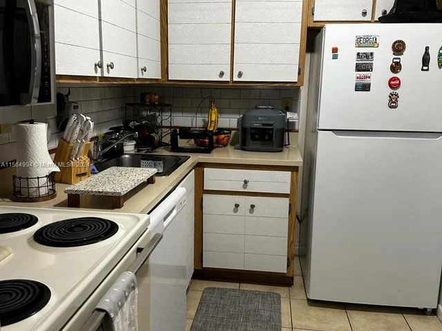 7220 NW 179th St # 111, Hialeah FL 33015