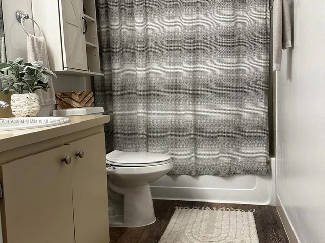 7220 NW 179th St # 111, Hialeah FL 33015