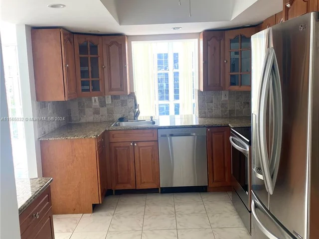 800 Parkview Dr # 814, Hallandale Beach FL 33009