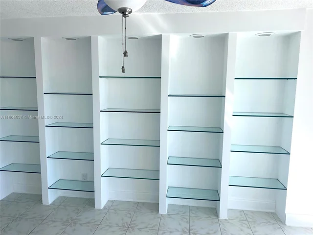 800 Parkview Dr # 814, Hallandale Beach FL 33009