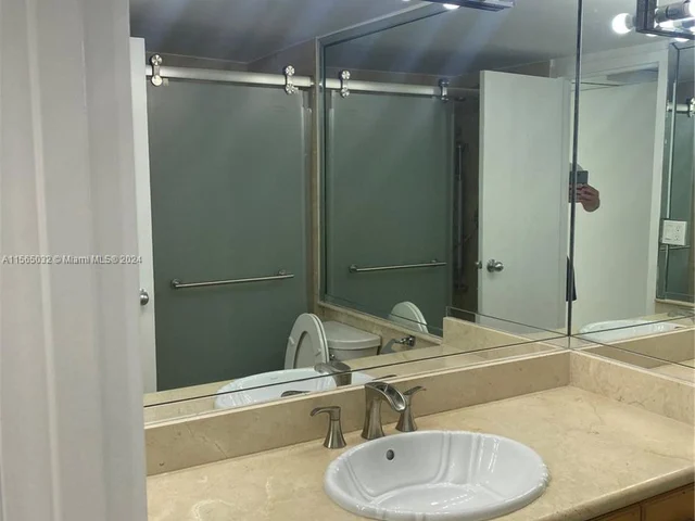 800 Parkview Dr # 814, Hallandale Beach FL 33009