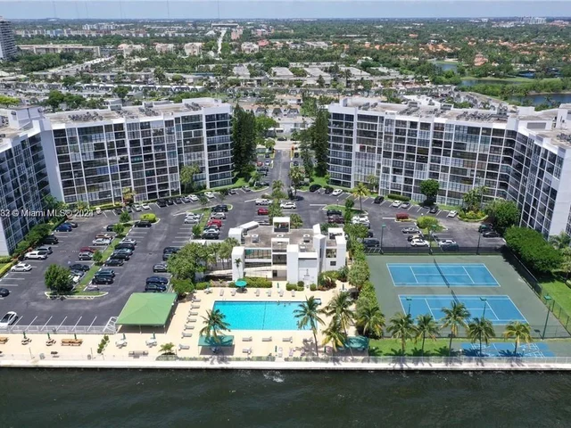 800 Parkview Dr # 814, Hallandale Beach FL 33009