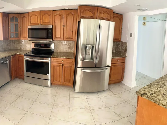 800 Parkview Dr # 814, Hallandale Beach FL 33009