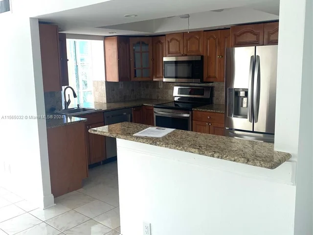 800 Parkview Dr # 814, Hallandale Beach FL 33009