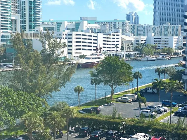 800 Parkview Dr # 814, Hallandale Beach FL 33009