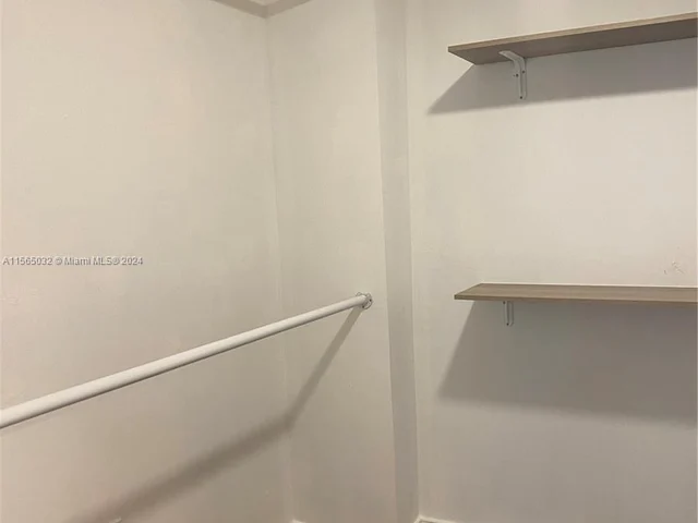 800 Parkview Dr # 814, Hallandale Beach FL 33009