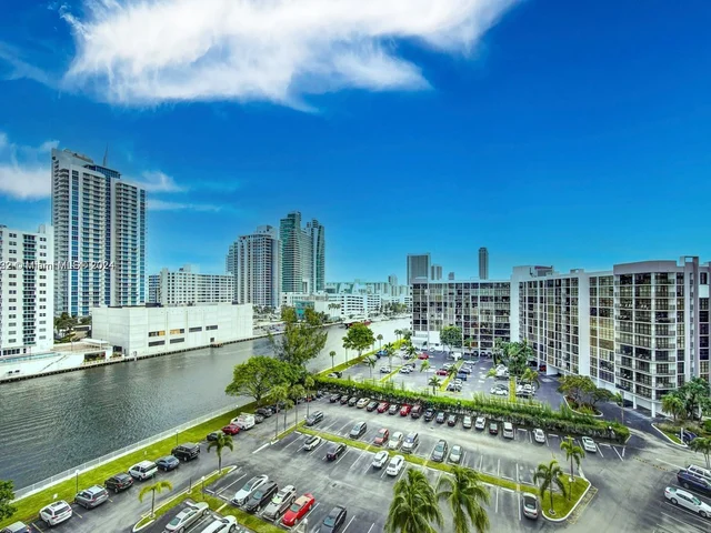 800 Parkview Dr # 814, Hallandale Beach FL 33009