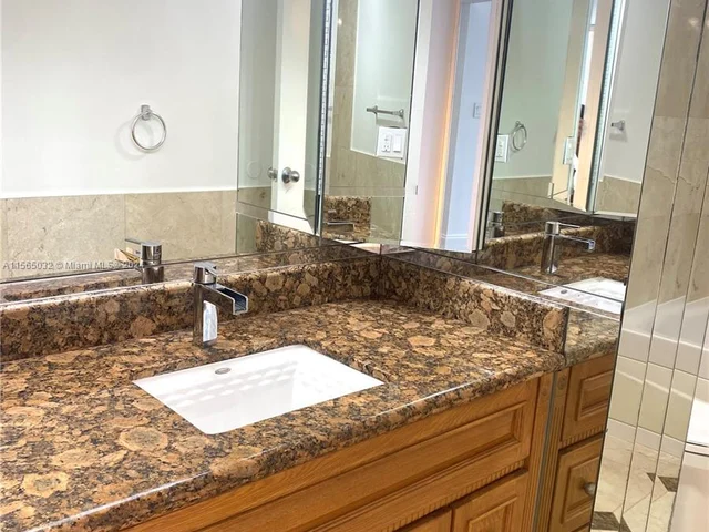 800 Parkview Dr # 814, Hallandale Beach FL 33009