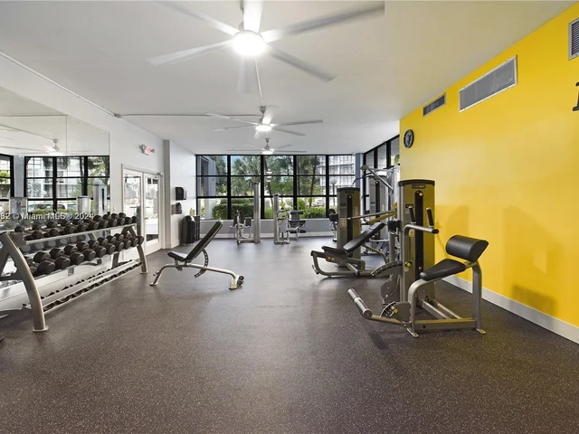 800 Parkview Dr # 814, Hallandale Beach FL 33009