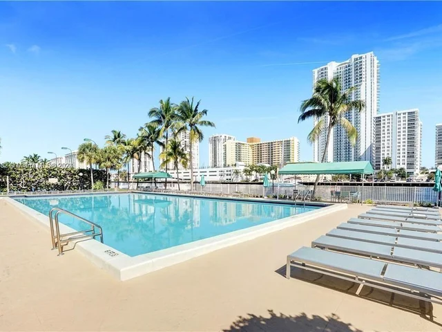 800 Parkview Dr # 814, Hallandale Beach FL 33009