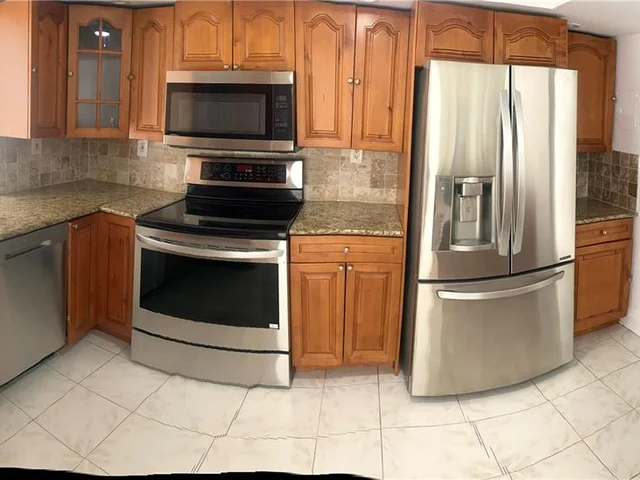 800 Parkview Dr # 814, Hallandale Beach FL 33009