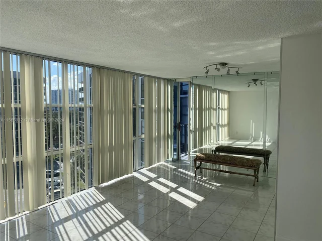800 Parkview Dr # 814, Hallandale Beach FL 33009