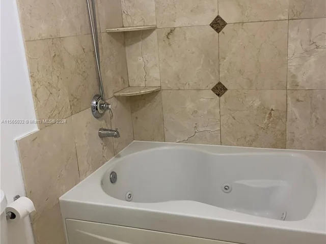 800 Parkview Dr # 814, Hallandale Beach FL 33009