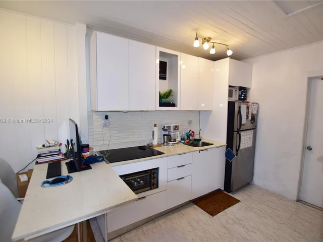 1111 SW 11th St # 1111, Miami FL 33130