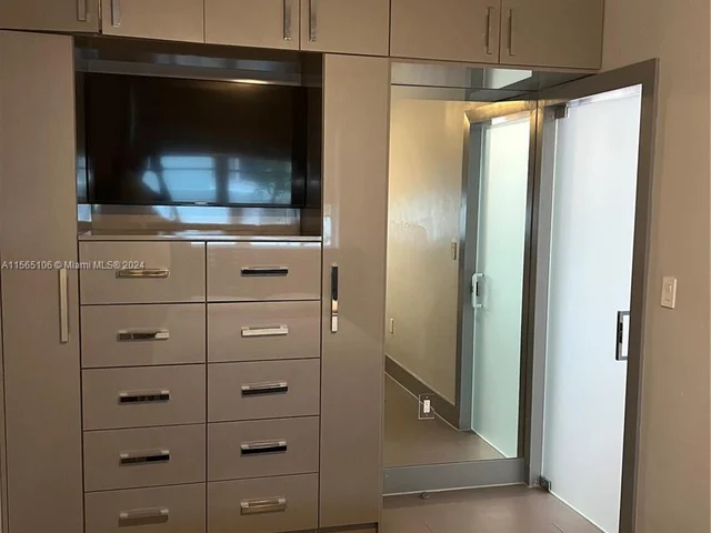 6881 Bay Dr # 9, Miami Beach FL 33141