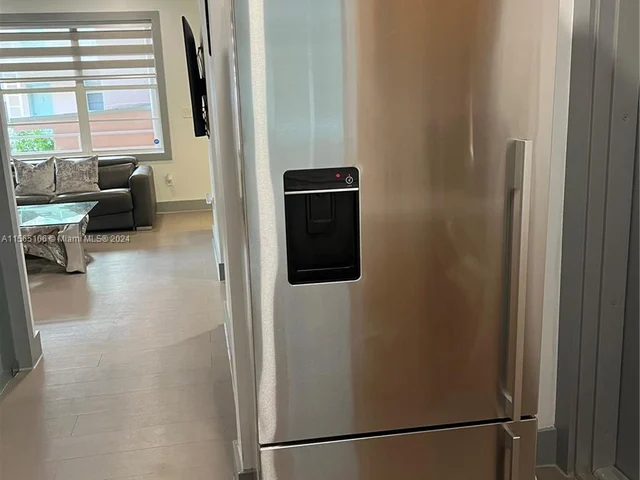 6881 Bay Dr # 9, Miami Beach FL 33141