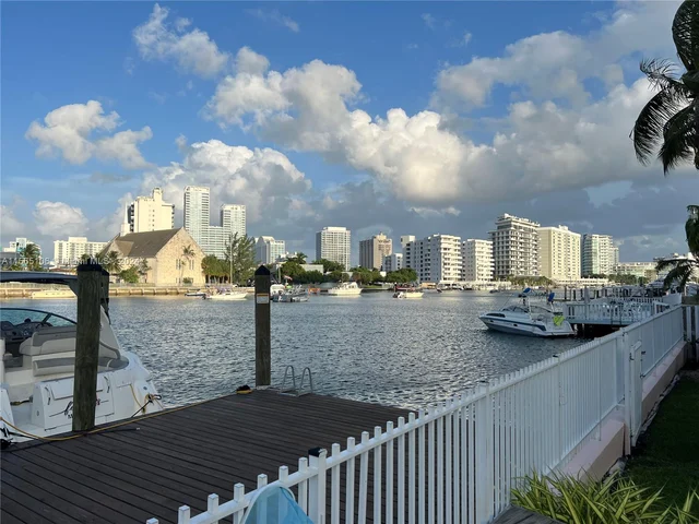 6881 Bay Dr # 9, Miami Beach FL 33141