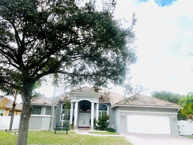 2172 NW 139th Ter, Pembroke Pines FL 33028