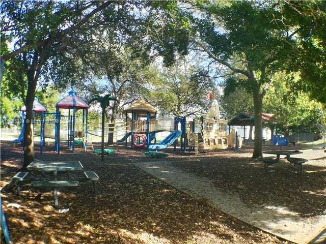 1801 S Treasure Dr # 323, North Bay Village FL 33141