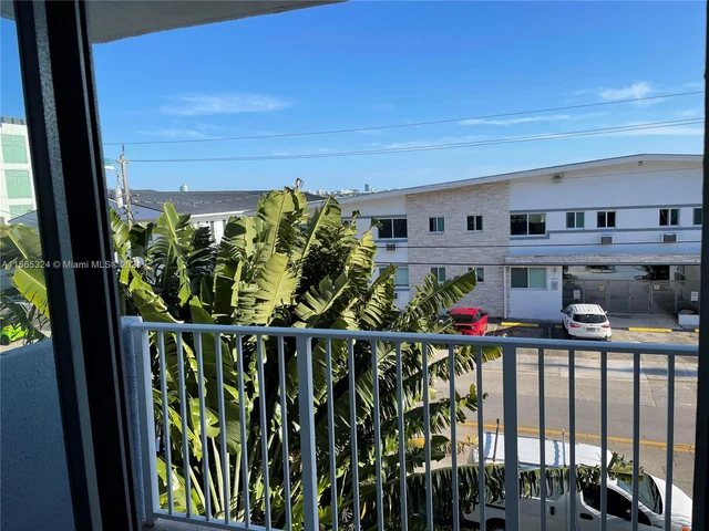 1801 S Treasure Dr # 323, North Bay Village FL 33141