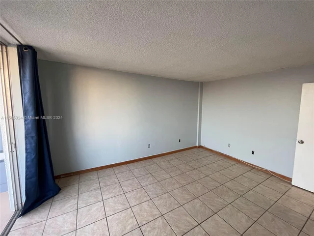 1801 S Treasure Dr # 323, North Bay Village FL 33141