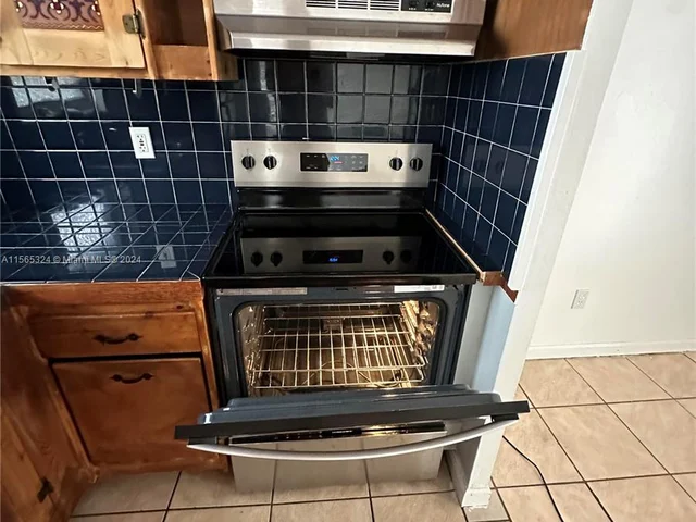 1801 S Treasure Dr # 323, North Bay Village FL 33141