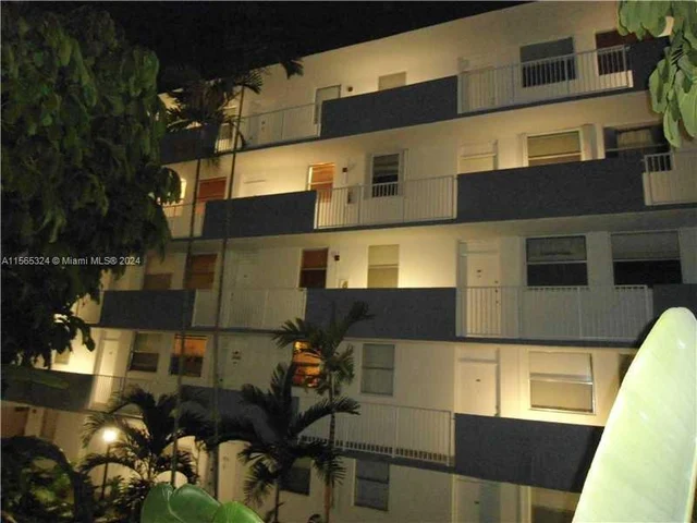 1801 S Treasure Dr # 323, North Bay Village FL 33141