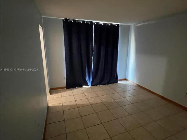 1801 S Treasure Dr # 323, North Bay Village FL 33141