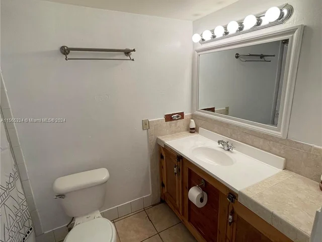 1801 S Treasure Dr # 323, North Bay Village FL 33141