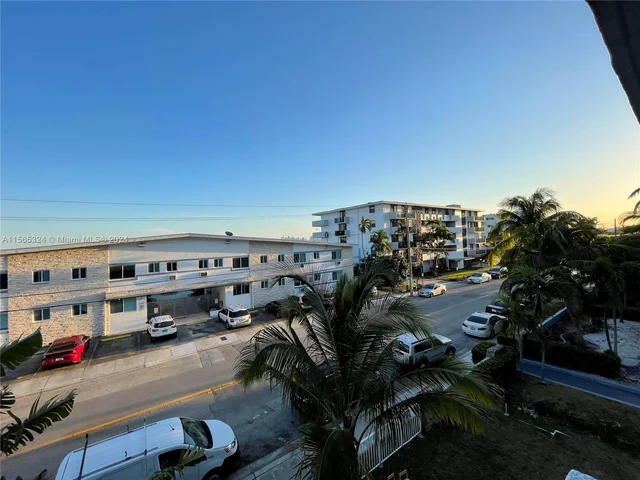 1801 S Treasure Dr # 323, North Bay Village FL 33141