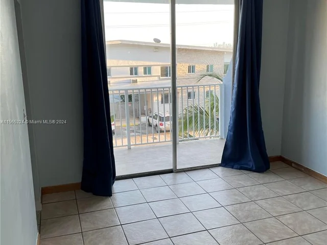 1801 S Treasure Dr # 323, North Bay Village FL 33141