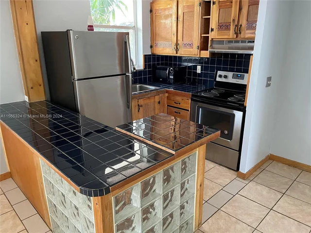 1801 S Treasure Dr # 323, North Bay Village FL 33141