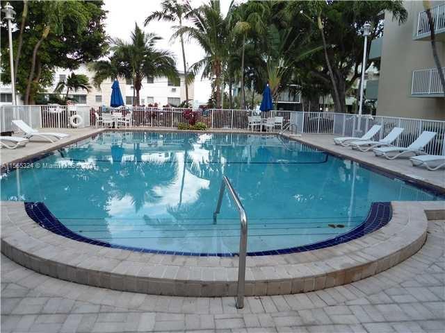 1801 S Treasure Dr # 323, North Bay Village FL 33141