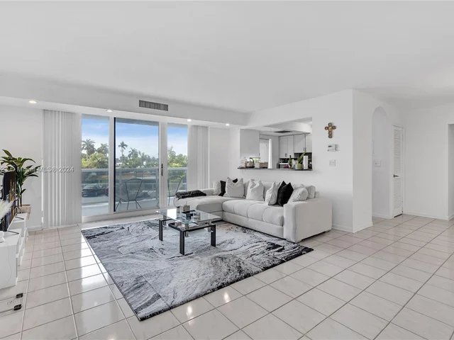 2715 N Ocean Blvd # 2E, Fort Lauderdale FL 33308